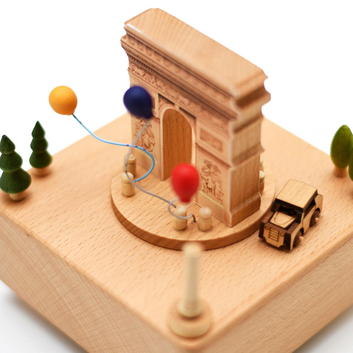 Arc de Triomphe and a car in motion (Melody:Castle in the Sky)